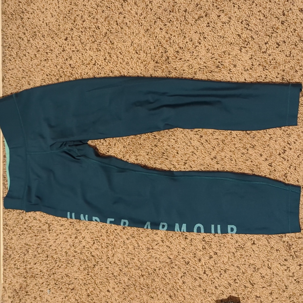 Under armour cropped leggings